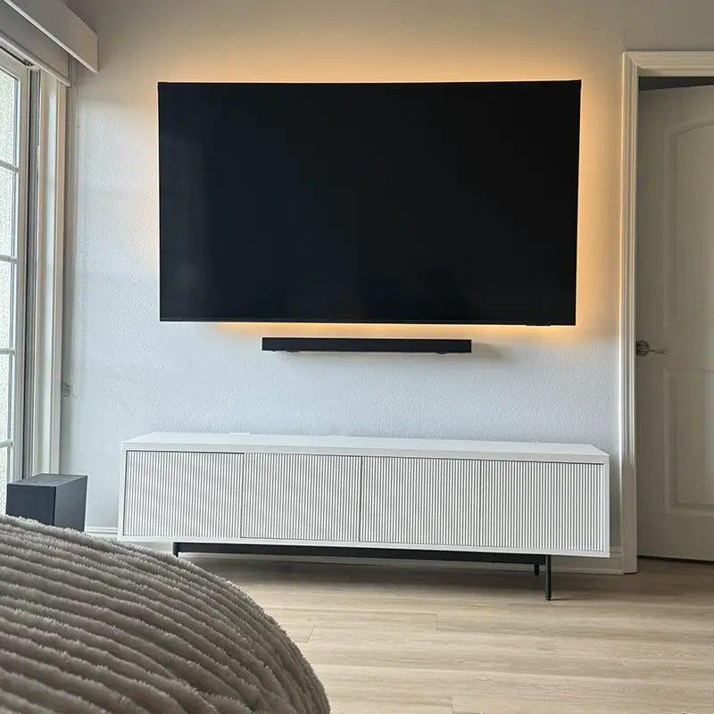 TV with soundbar and smart LED backlighting controlled via mobile app, clean install